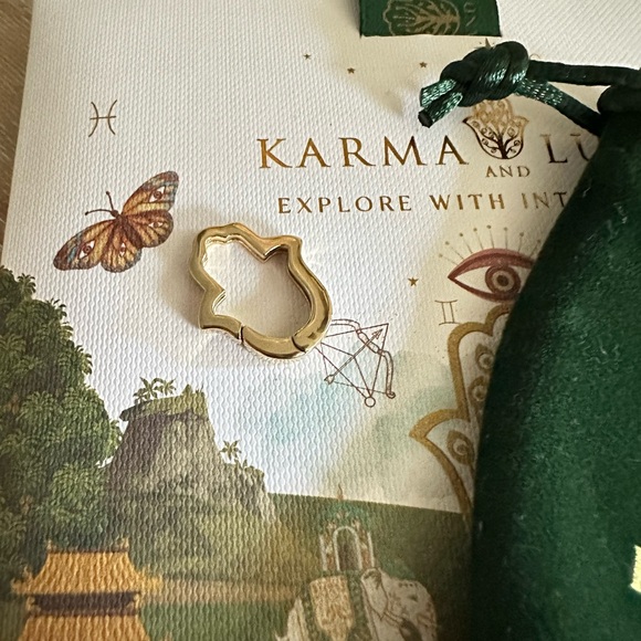 KARMA AND LUCK Loyal Link - Gold Hamsa Lock - Picture 2 of 5